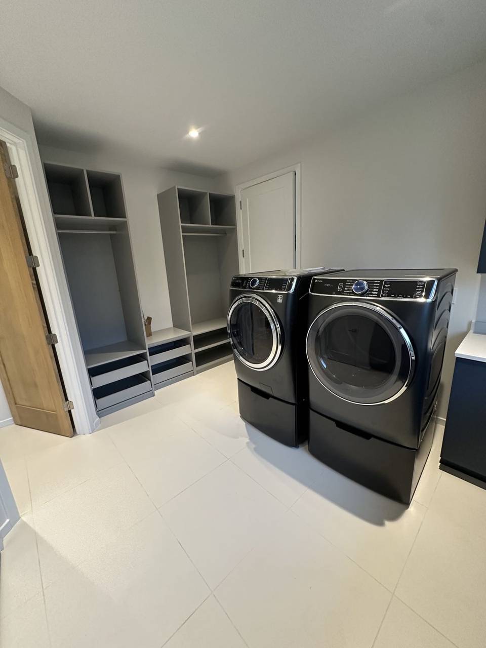 Laundry room with sprayed built-in closet units